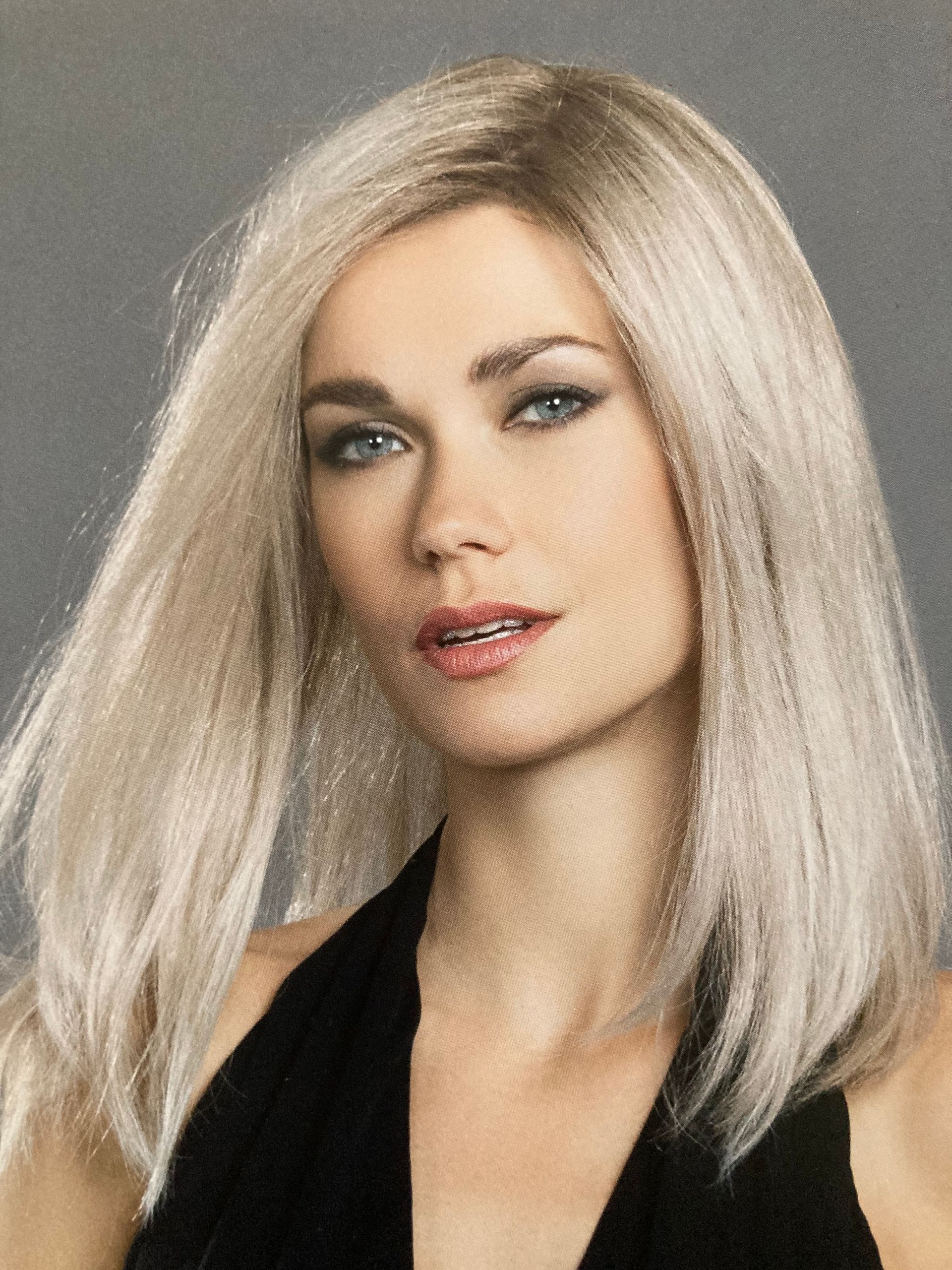 Perruque longue couleur platine femme