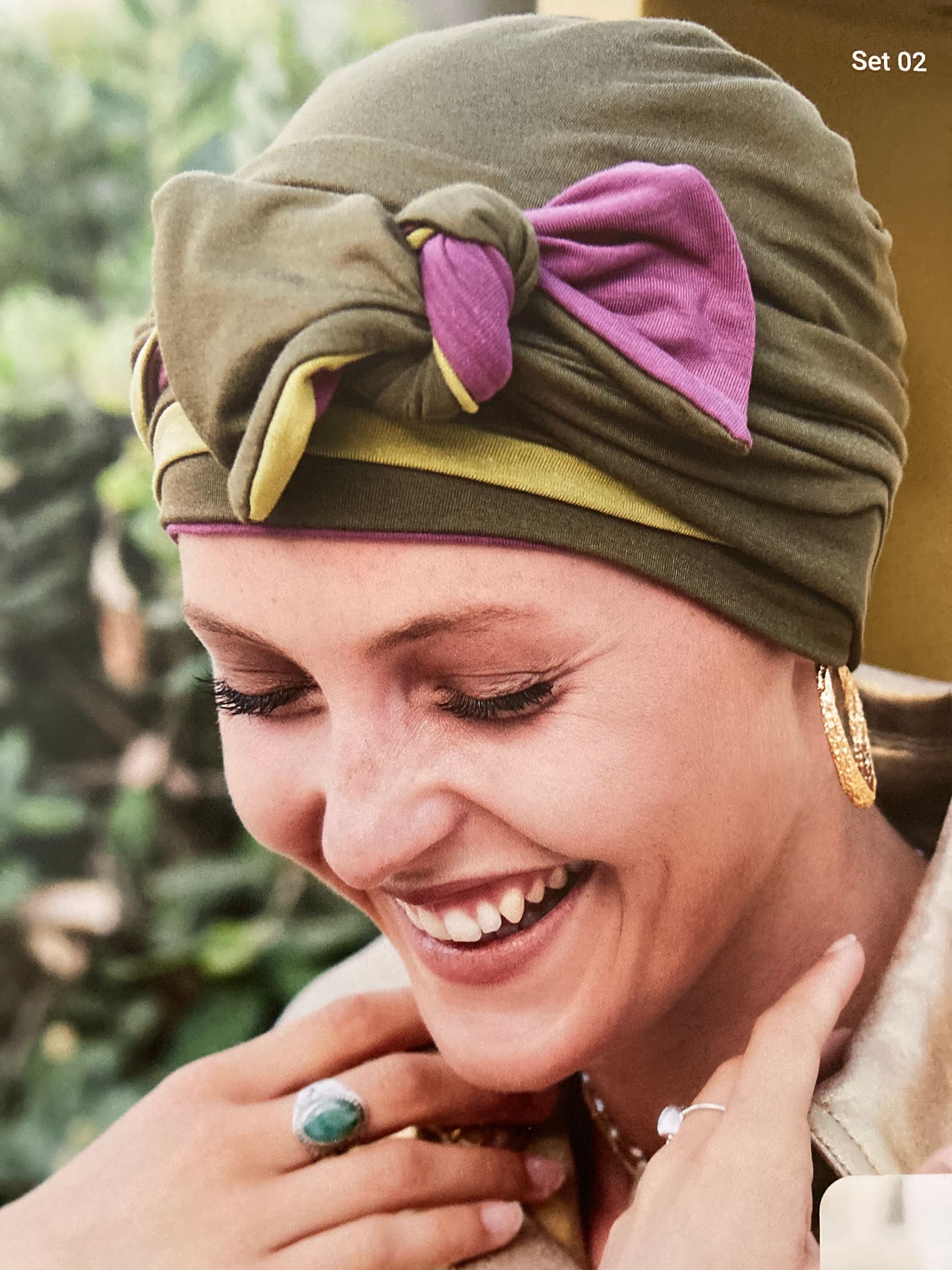 Turban vert avec ruban rose