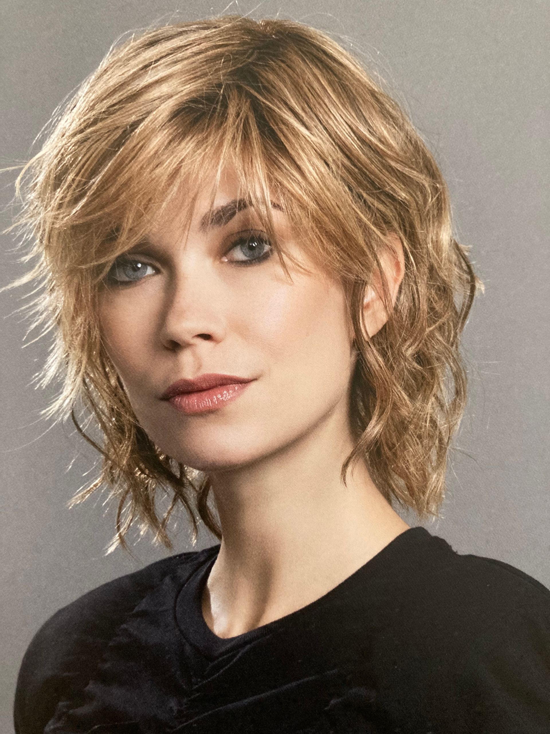 Perruque femme blonde et frisée