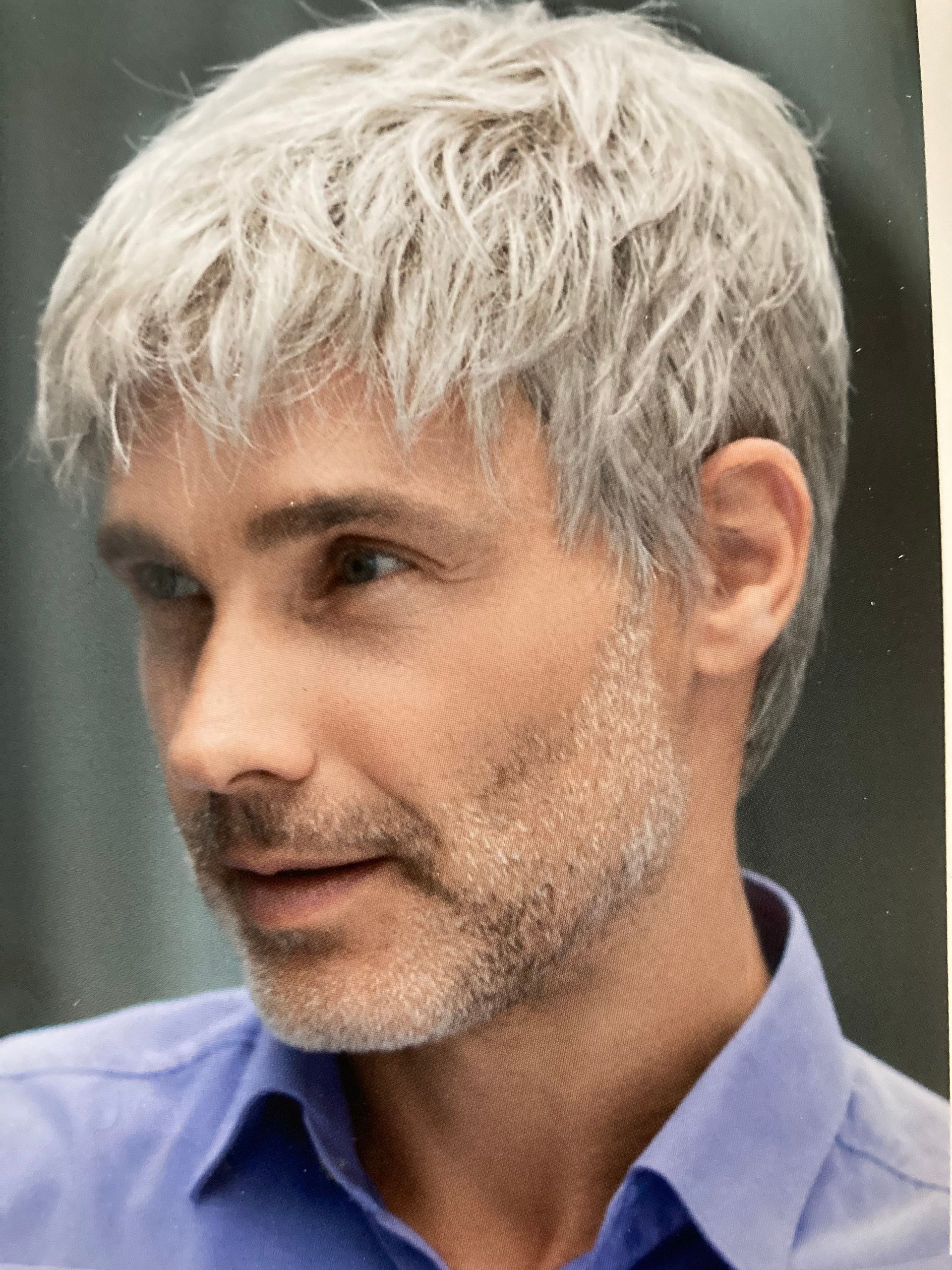 Perruque homme de couleur blanche