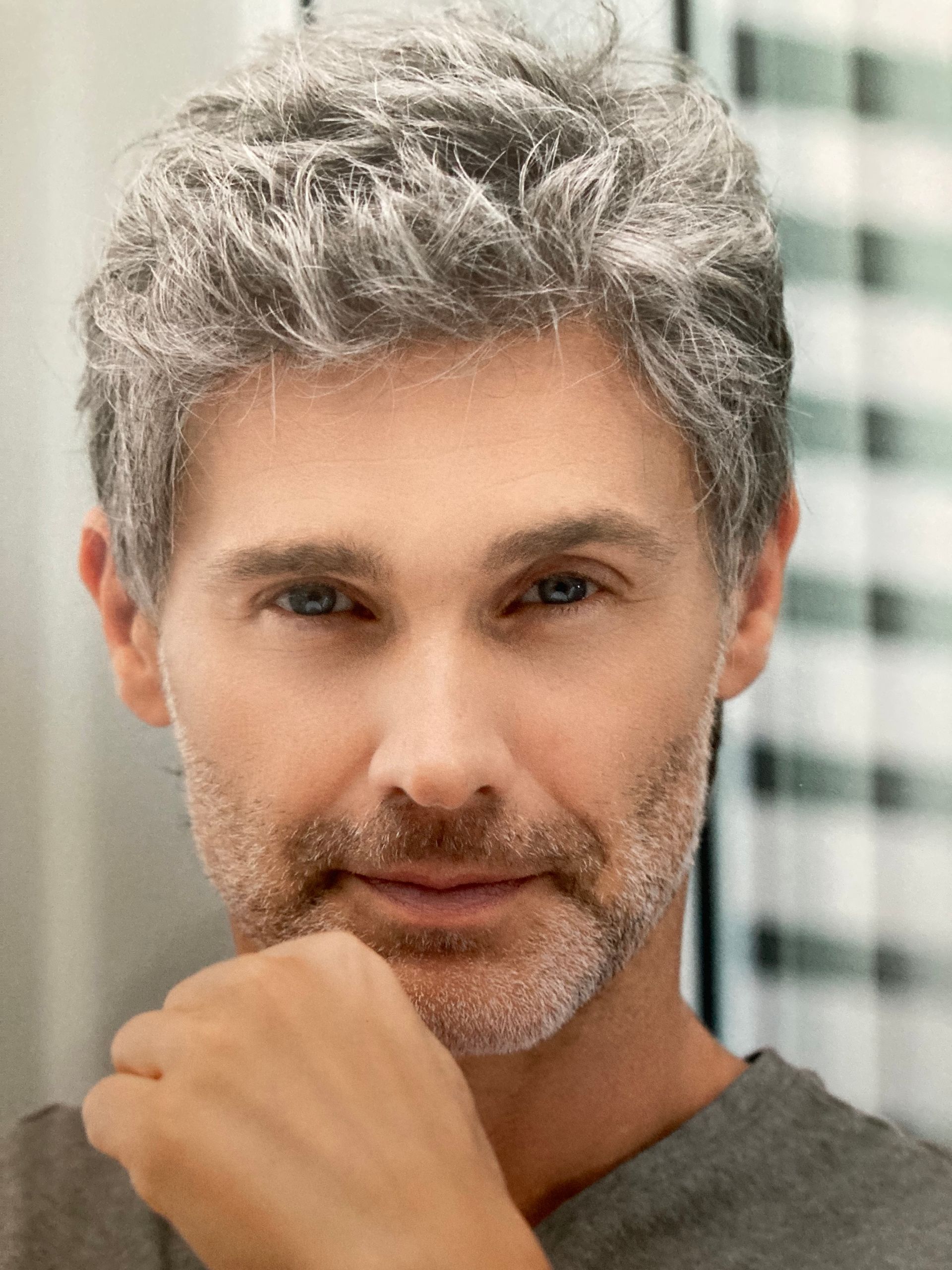 Perruque homme courte poivre et sel