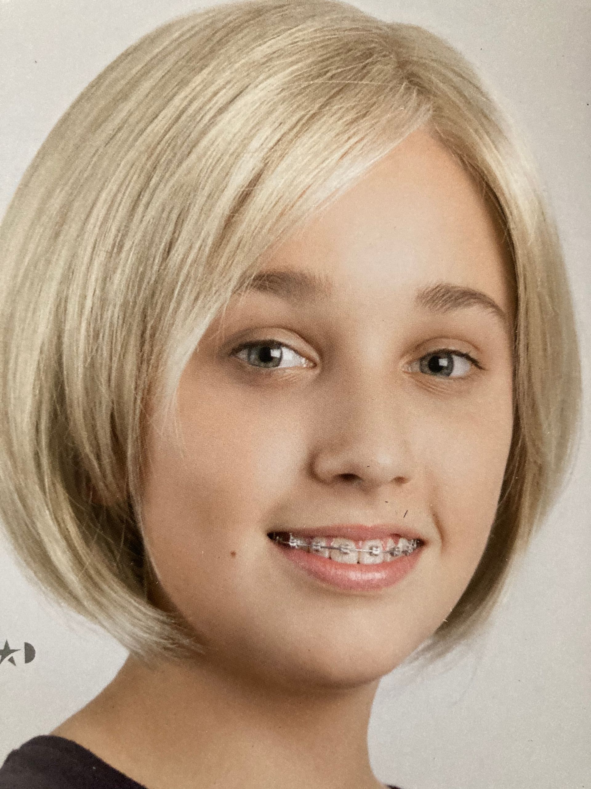 Perruque pour petite fille carré blond