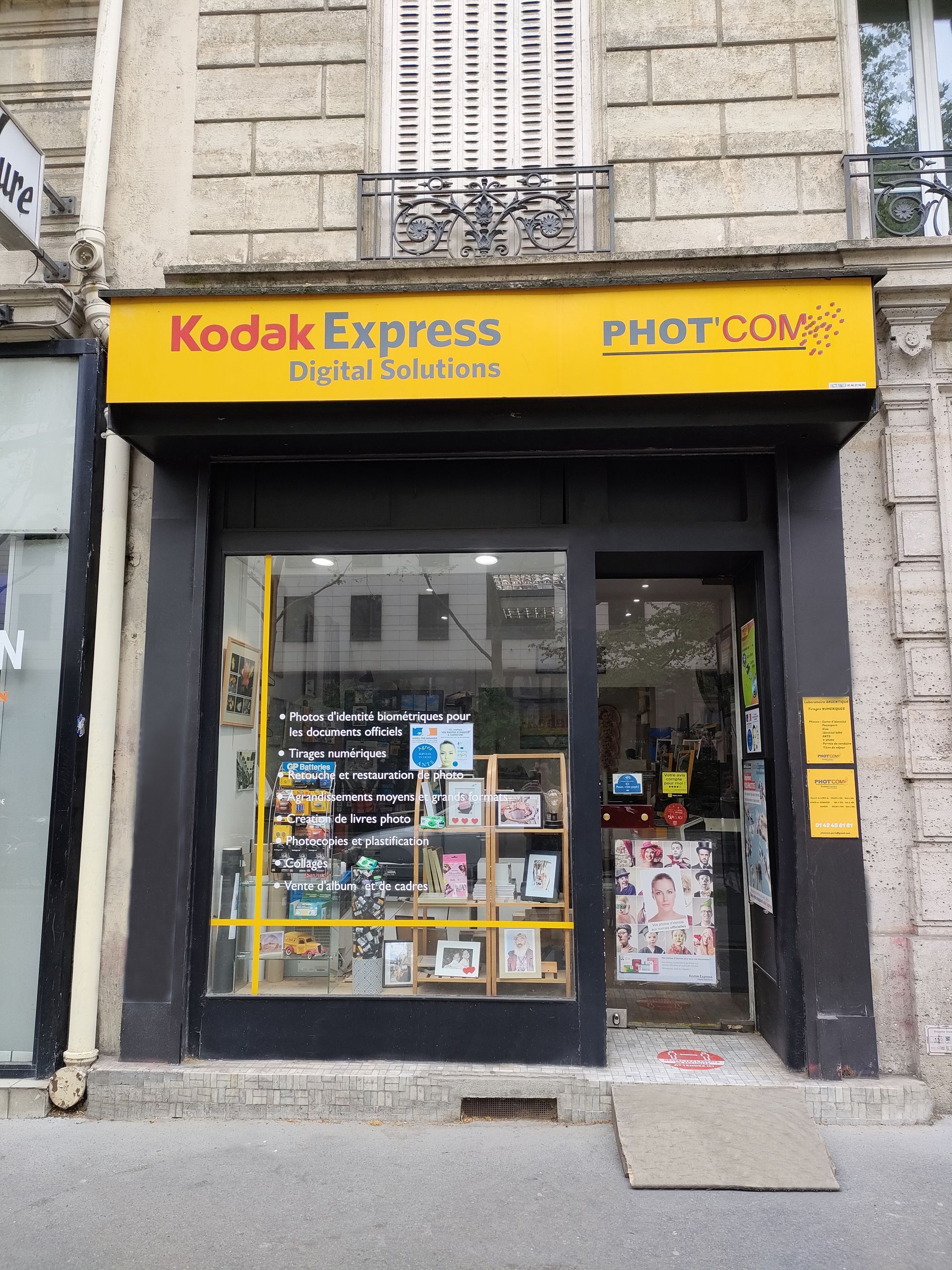Devanture de la boutique kodak PHOTCOM