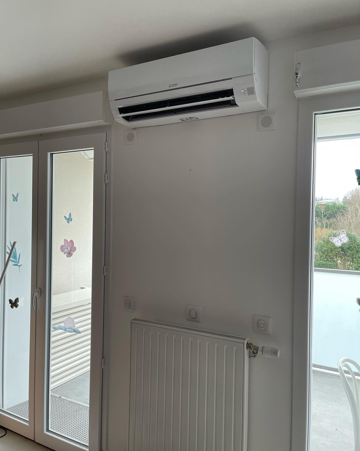 Bloc de climatisation sur un mur intérieur 2