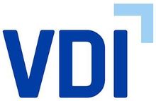Das VDI-Logo ist blau-weiß mit einem blauen Pfeil.