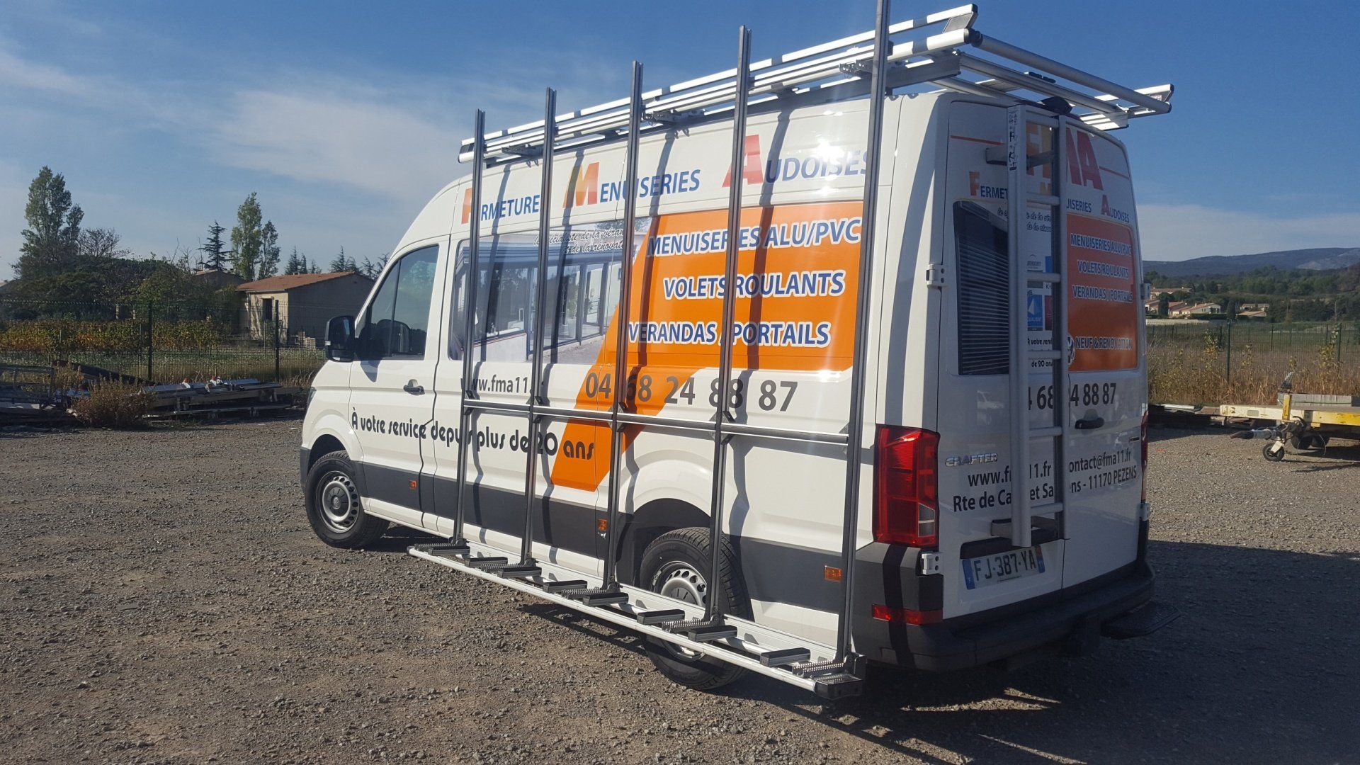 Aménagement fourgon extérieur par Dejean