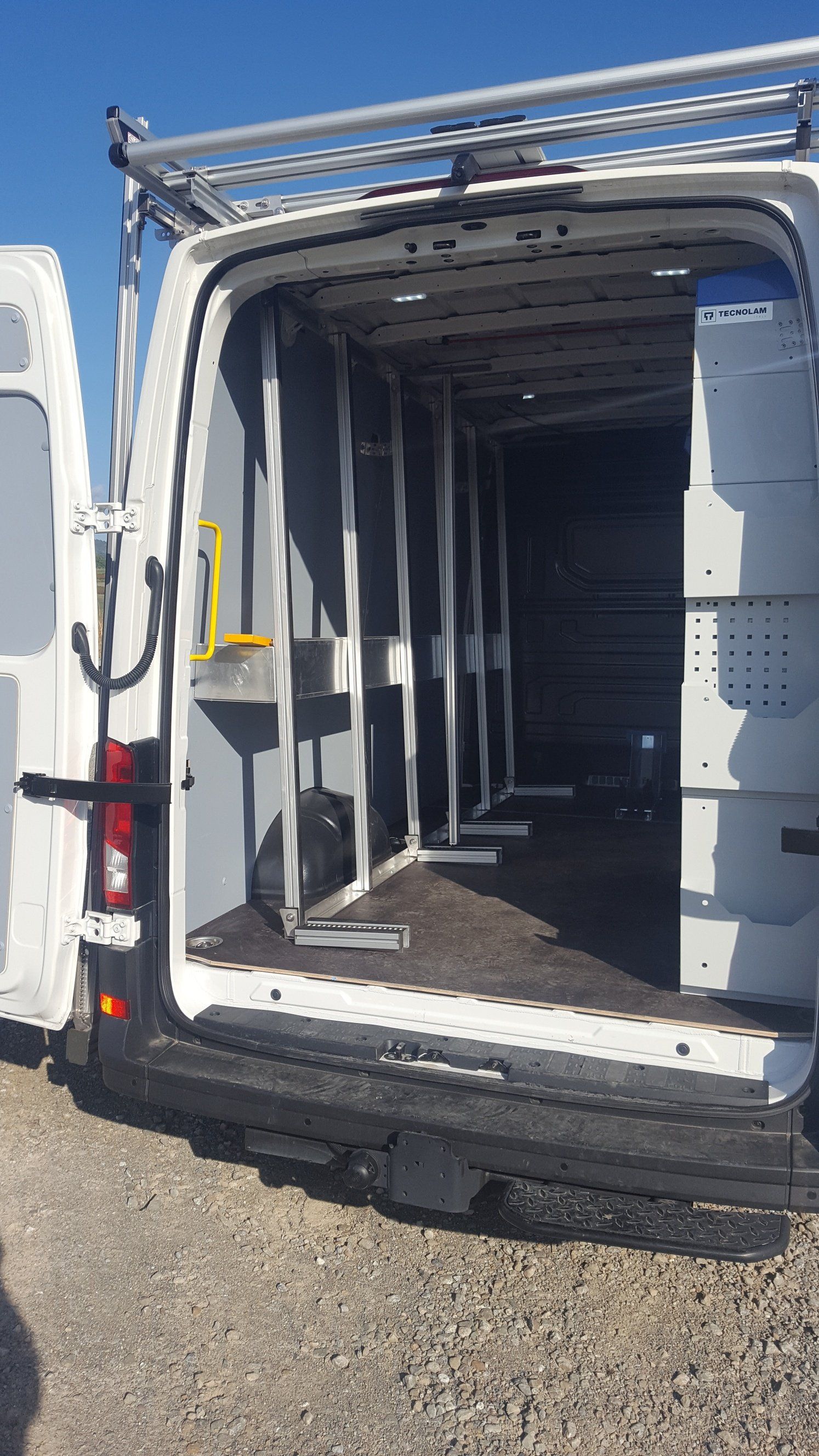 Aménagement fourgon par Carrosserie Dejean à Villeneuve-Minervois