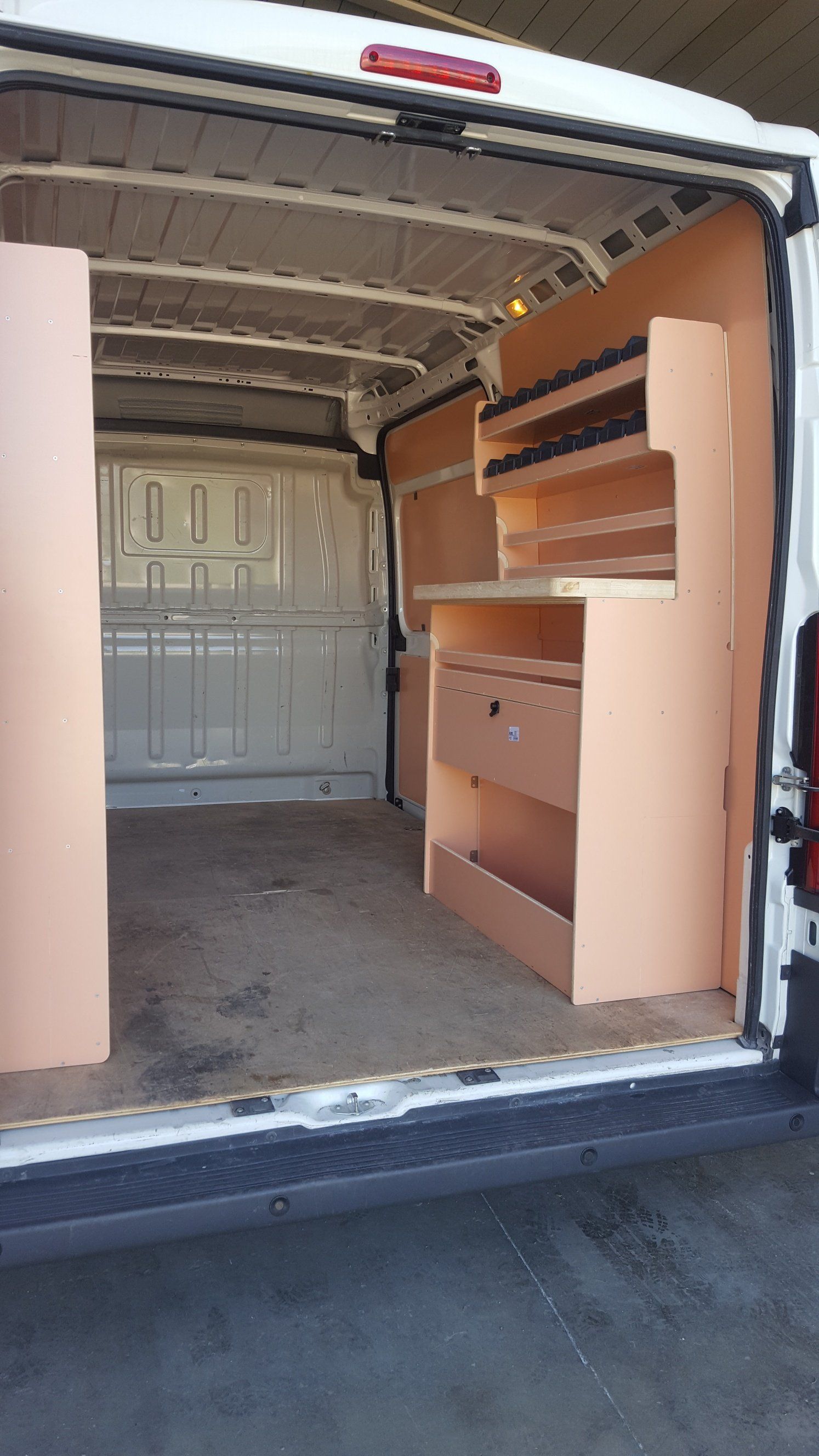 Aménagement fourgon avec tiroir à Carcassonne