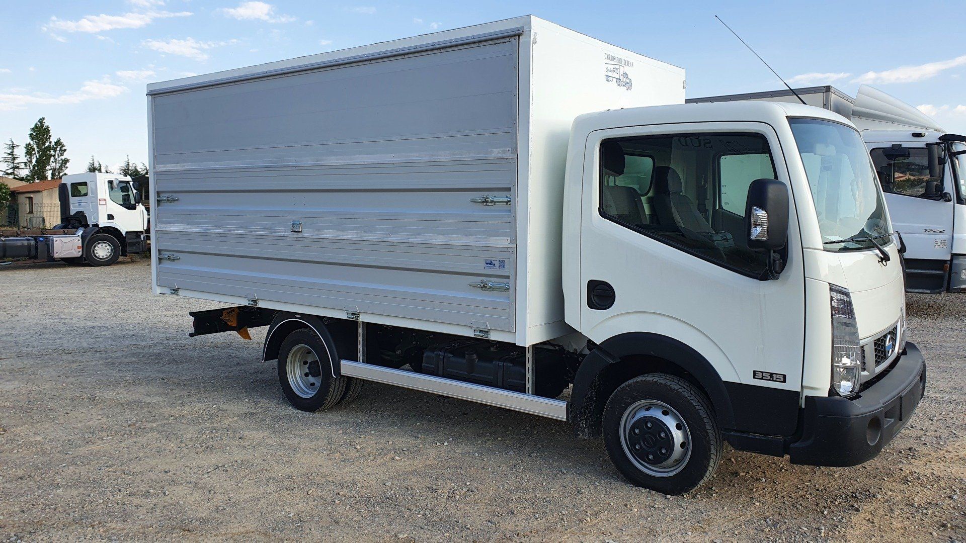 Aménagement véhicule utilitaire avec ouverture des deux côtés par Dejean à Carcassonne