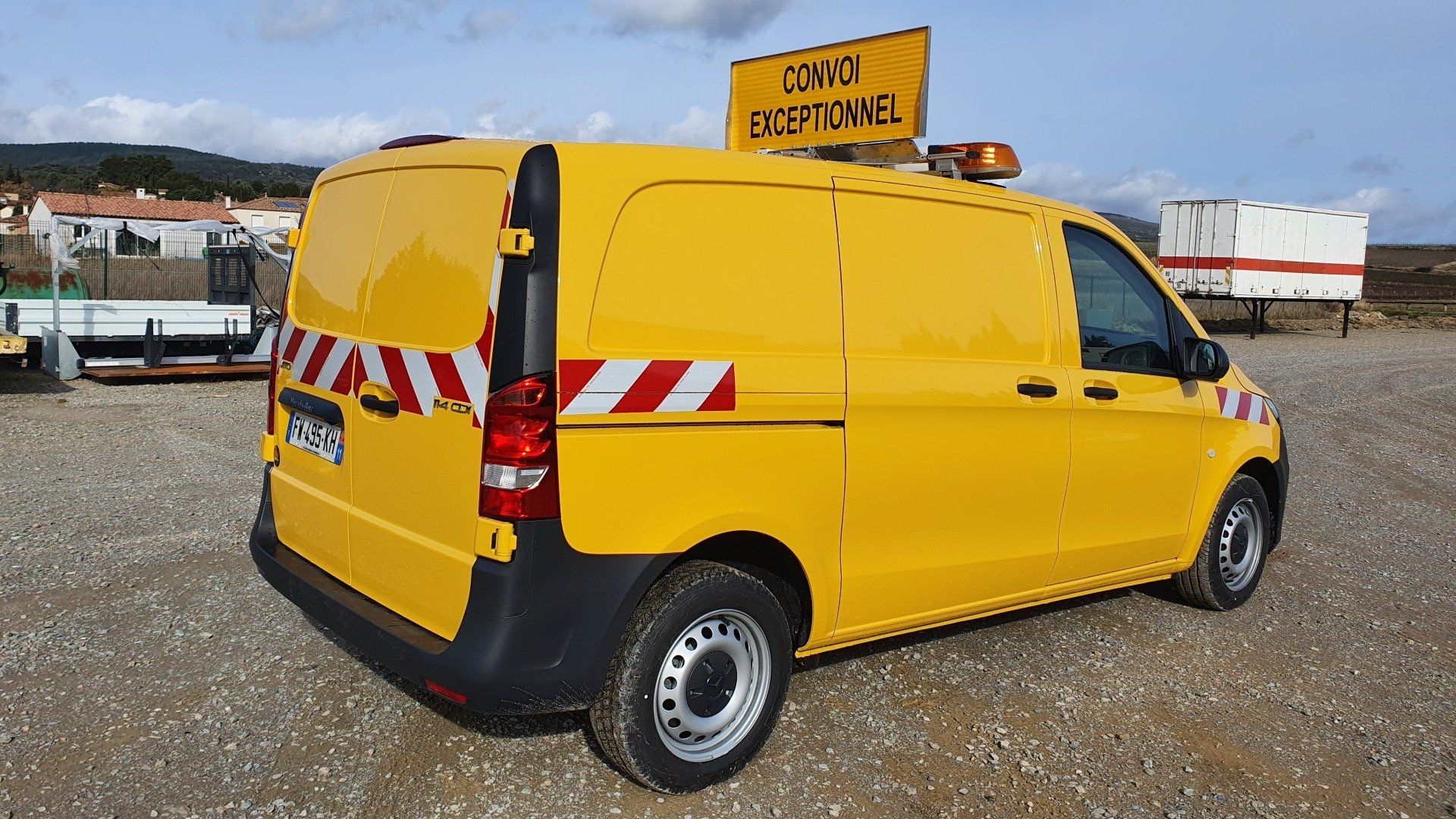 Aménagement fourgon pour convoi exceptionnel  par Dejean