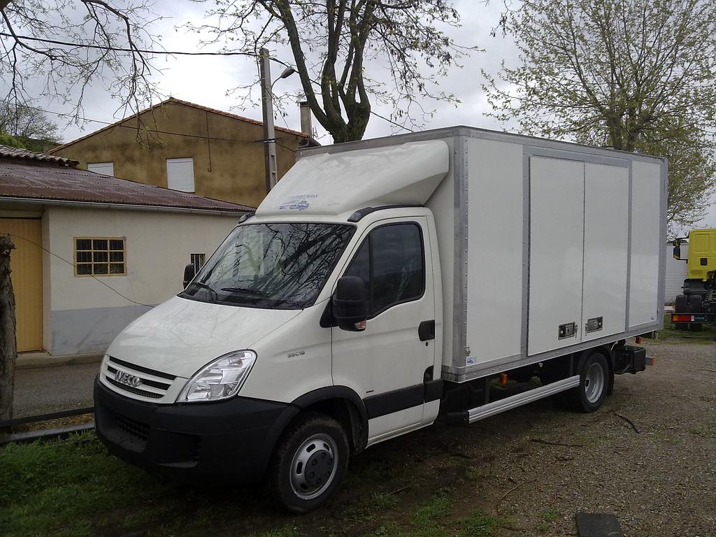 Aménagement fourgon avec ouverture latérale