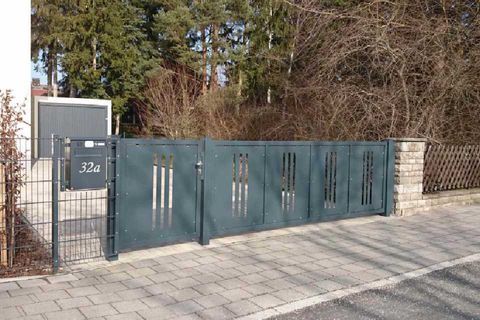 Metallbau Neumarkt | Fest installierte Leiter aus Metall