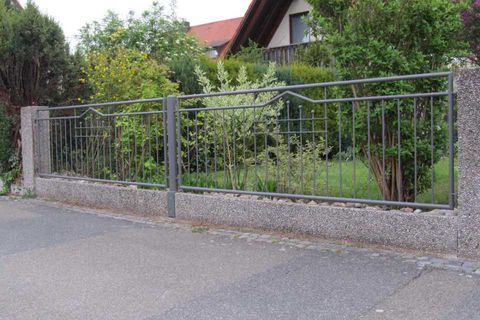 Metallbau Neumarkt | Zaun aus Glas und Metall