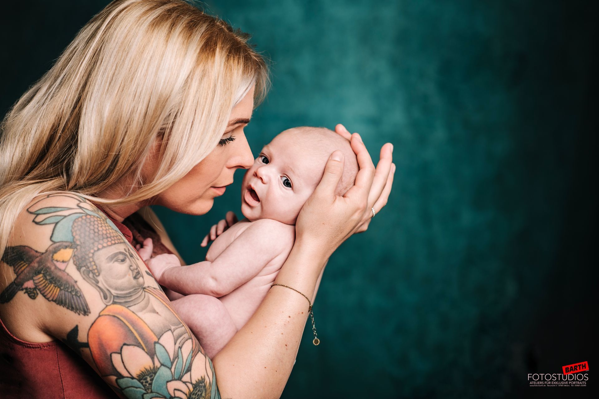 Baby mit Mutter Mutterliebe Moers NRW Foto Barth