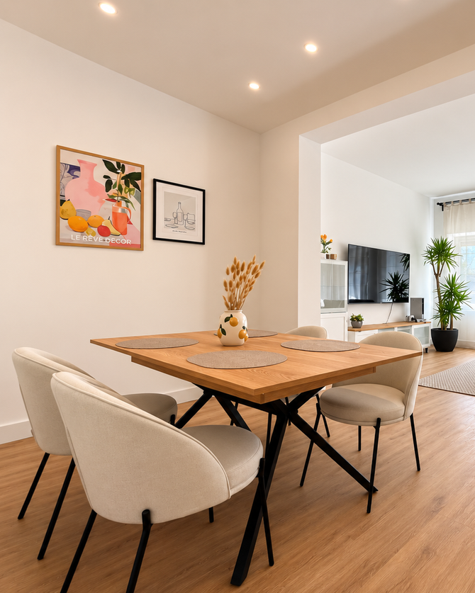 Central Apartment Bayreuth – Essbereich und Wohnzimmer