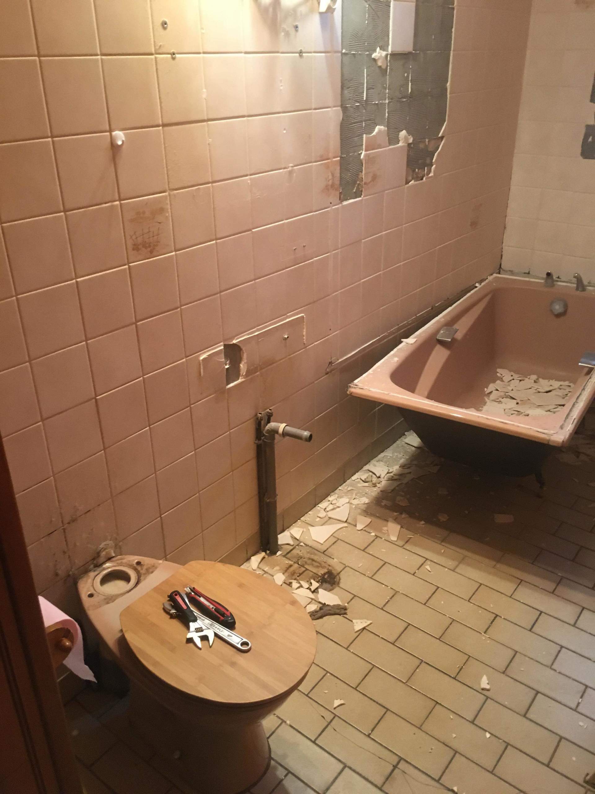 Salle de bains en réparation