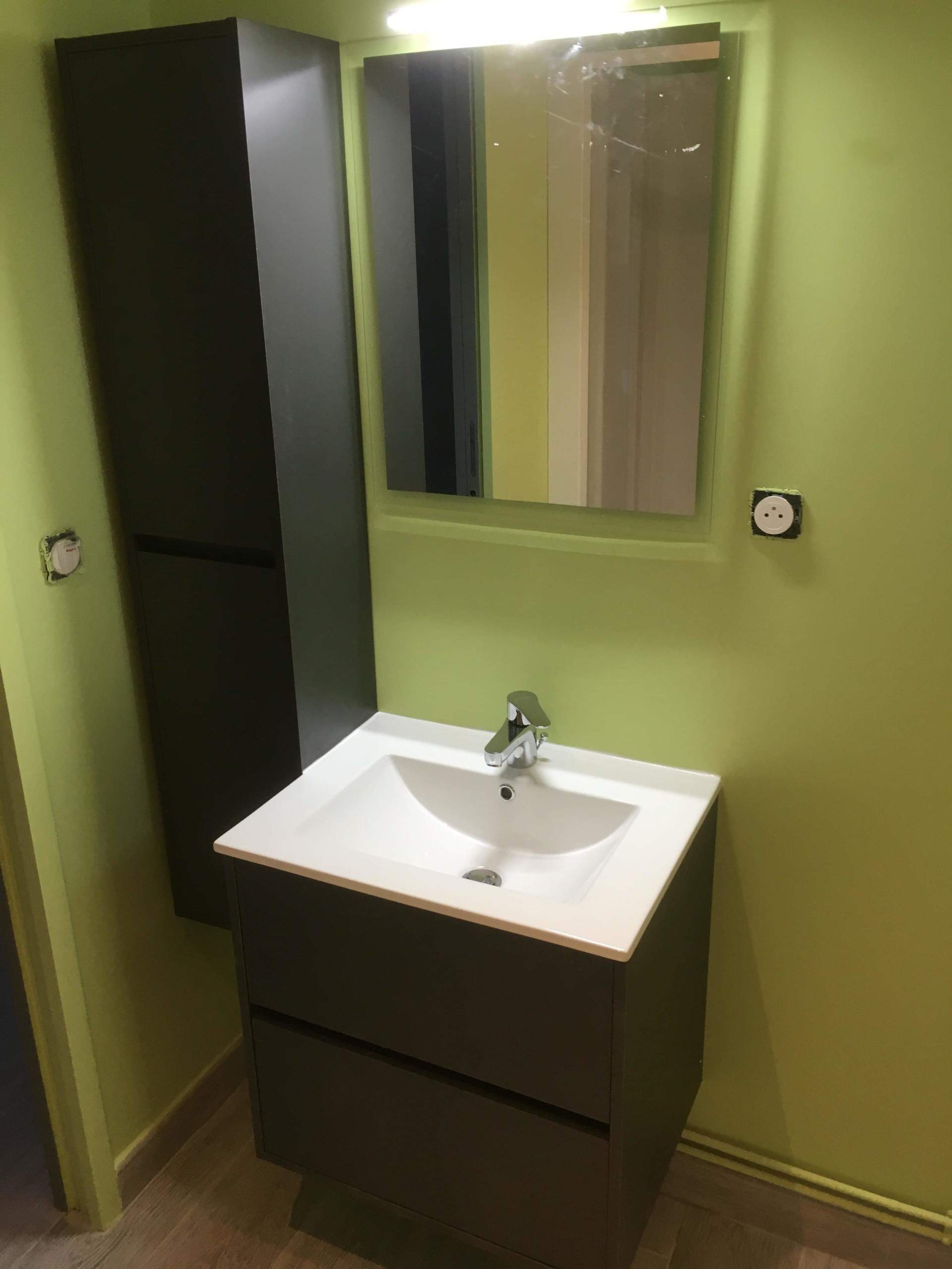 Pose de lavabo pour salle d'eau