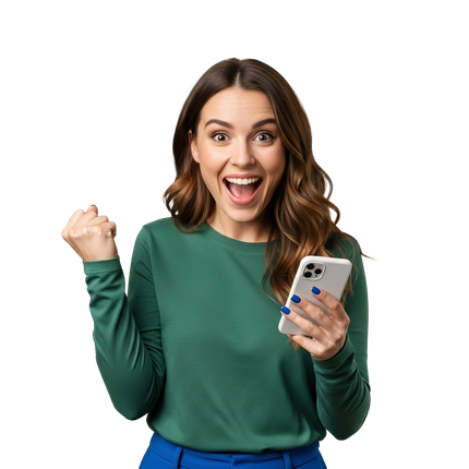 Femme avec un téléphone, poing levé, portant une chemise verte et un pantalon bleu.