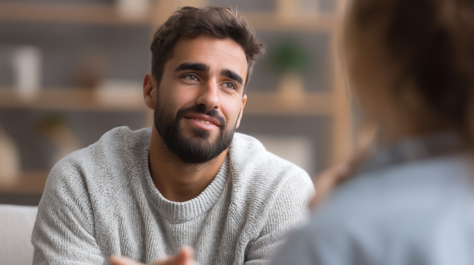 Un monsieur en séance de thérapie individuelle pour retrouver le bien-être