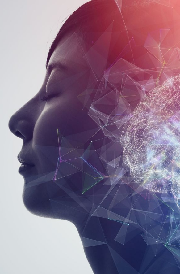 Un visage de femme avec des formes géométriques