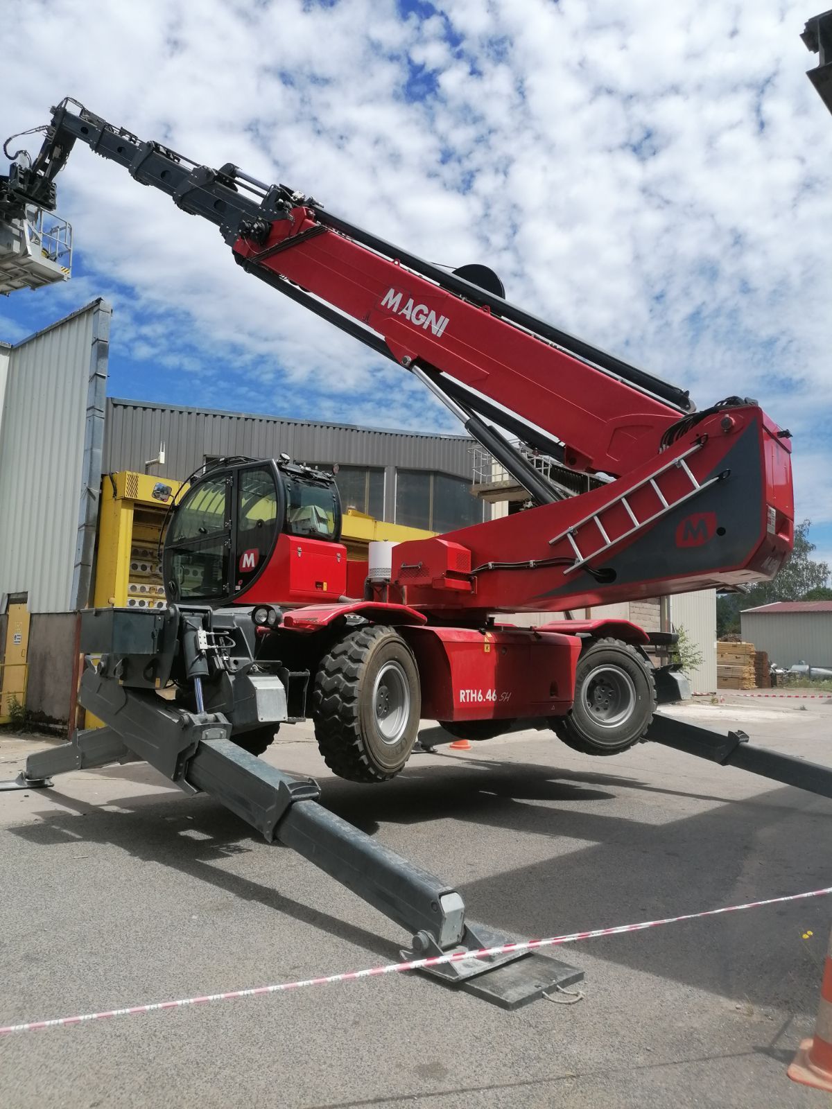 Chariot rouge Magni monté sur stabilisateur araignée