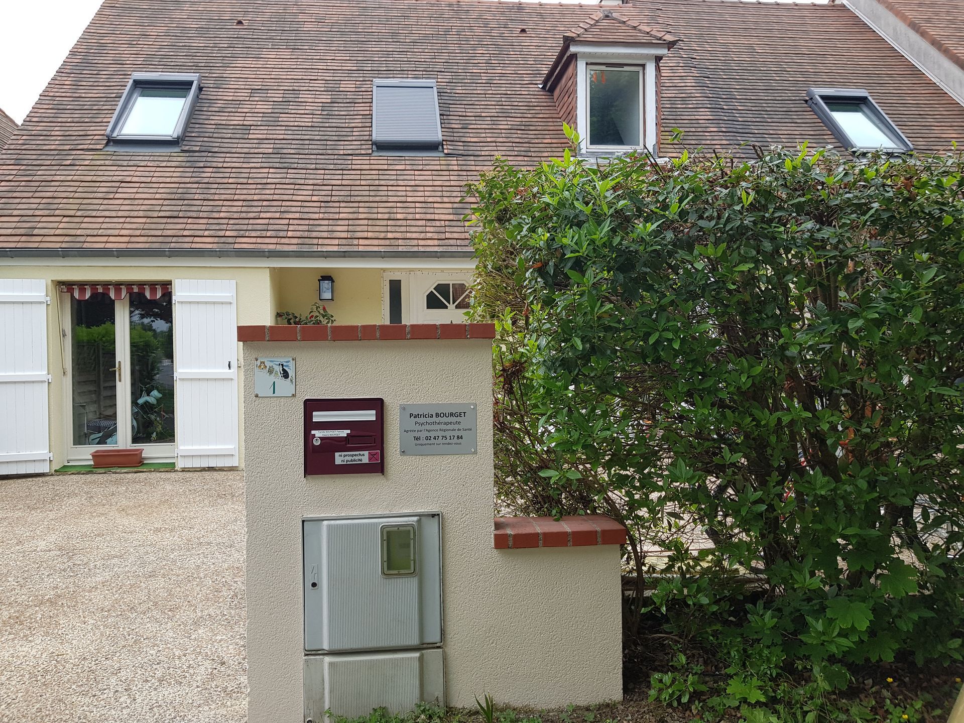 Devanture de la maison et du cabinet