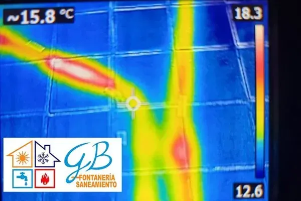 Una imagen térmica de una tubería muestra una temperatura de 18,3 grados centígrados.