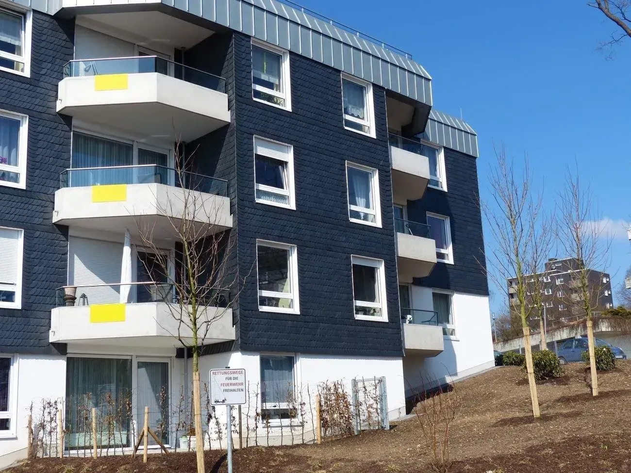 Mehrparteienhaus mit neuer Fassade