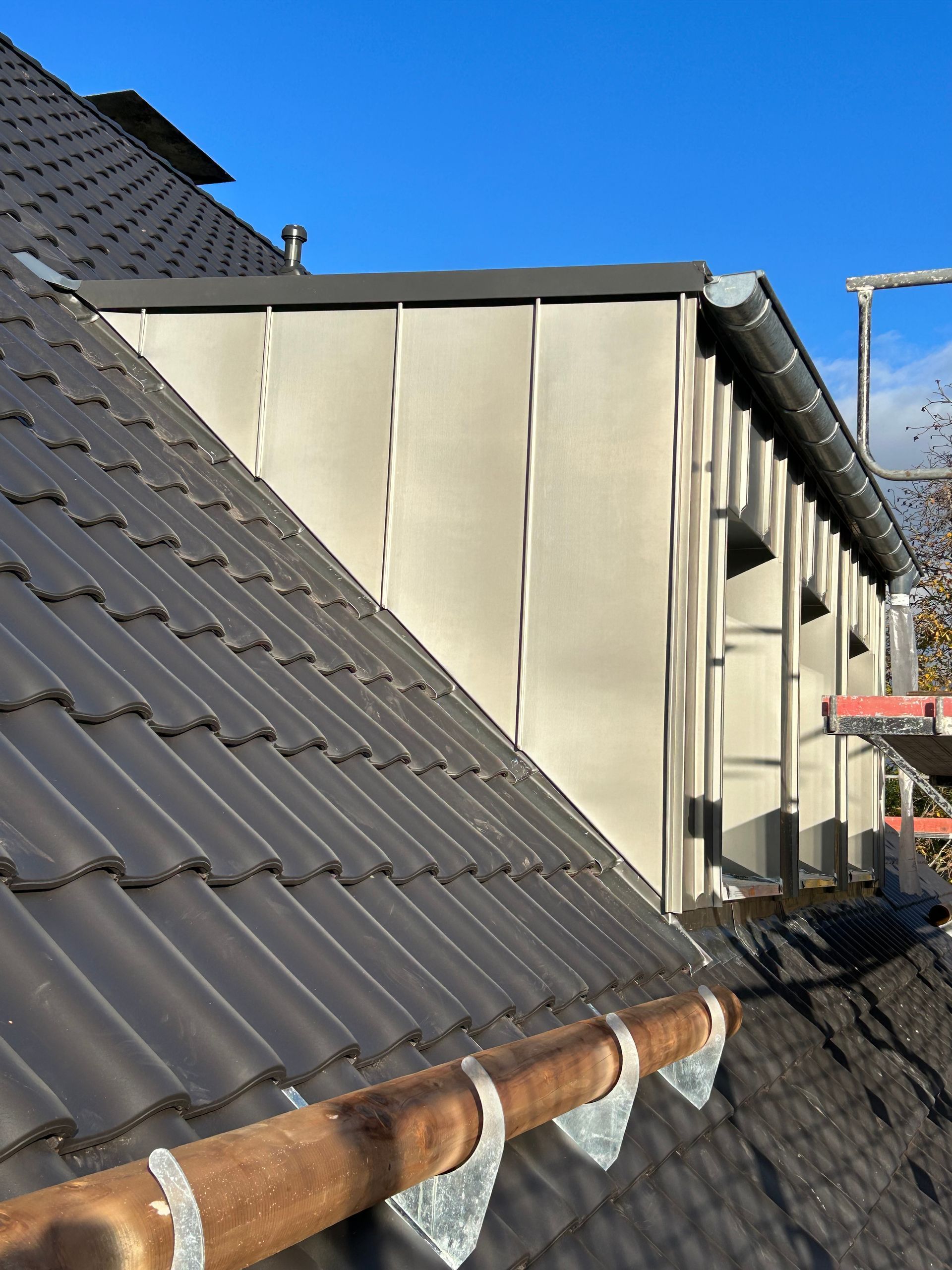 Dachgeschosswohnung von außen