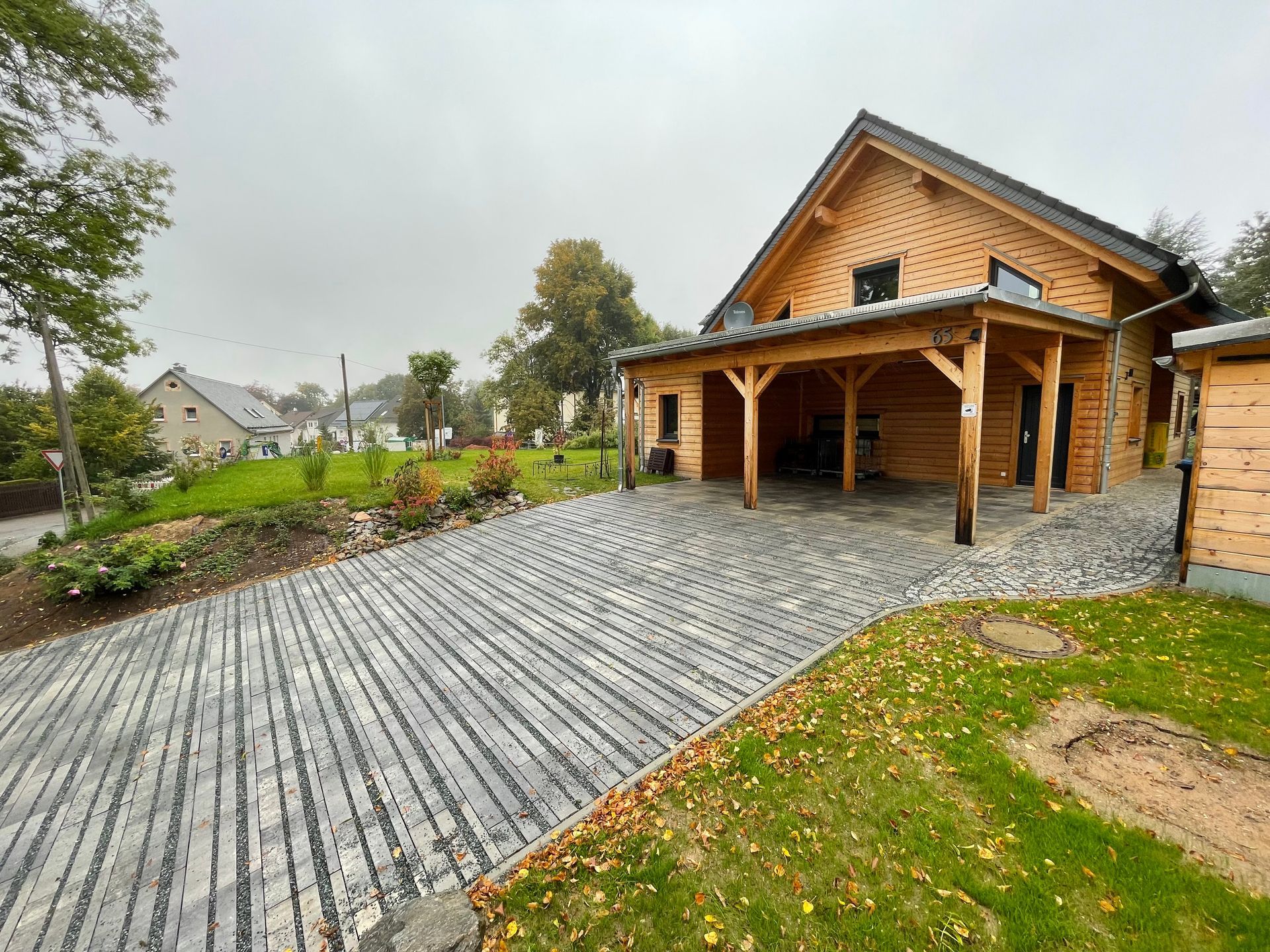 Gestaltung Grundstückseinfahrt und Stellplatz