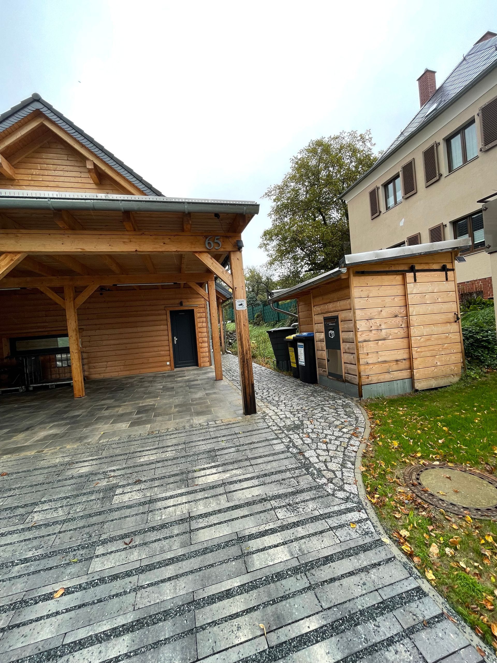 Gestaltung Grundstückseinfahrt und Stellplatz