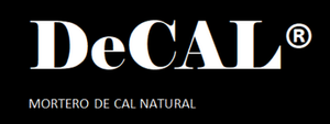Logotipo de DeCAL en blanco sobre fondo negro con las palabras &ldquo;Mortero de cal natural&rdquo; debajo.