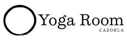 Logotipo de Yoga Room con un icono circular negro y el texto “Yoga Room” y “Cazorla” debajo.