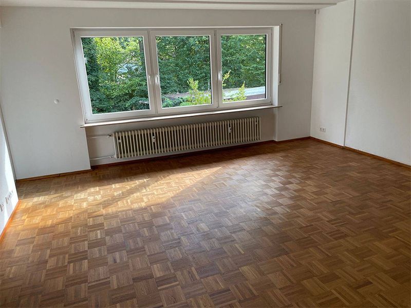 Ingrid Voss Immobilien
Sonnige 4-Zimmer-Eigentumswohnung mit großem Balkon + Gartenanteil in einem 3-Familien-Haus in Erlangen-Büchenbach