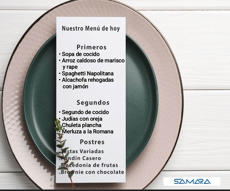 Tarjeta de menú de un restaurante en un plato, con listados de alimentos categorizados como 'Primeros', 'Segundos' y 'Postres'.