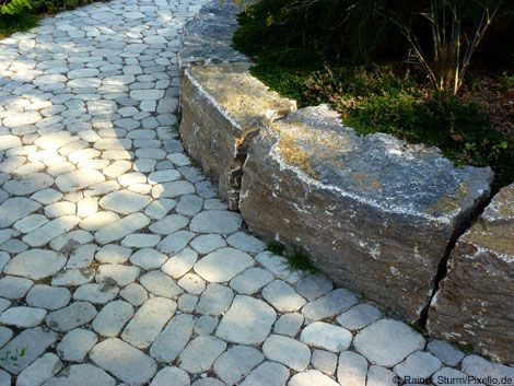 Gepflasterte Gartenwege
