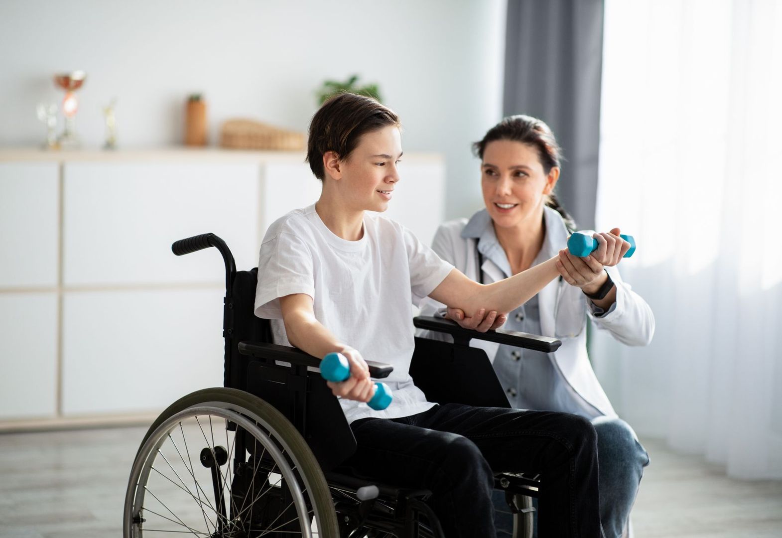 Garçon en fauteuil roulant