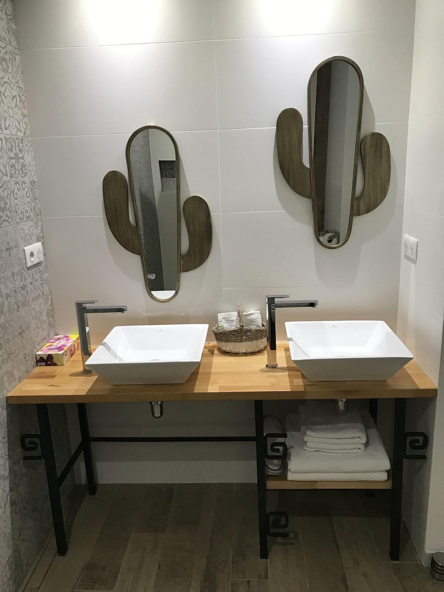 Miroirs en forme de cactus