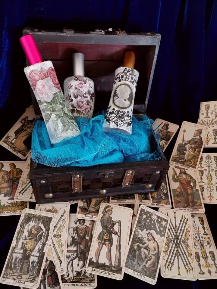 Μέντιουμ - Χαρτομαντεία - Καφεμαντεία - Ισχυρή ενόραση - Αυτόματη γραφή