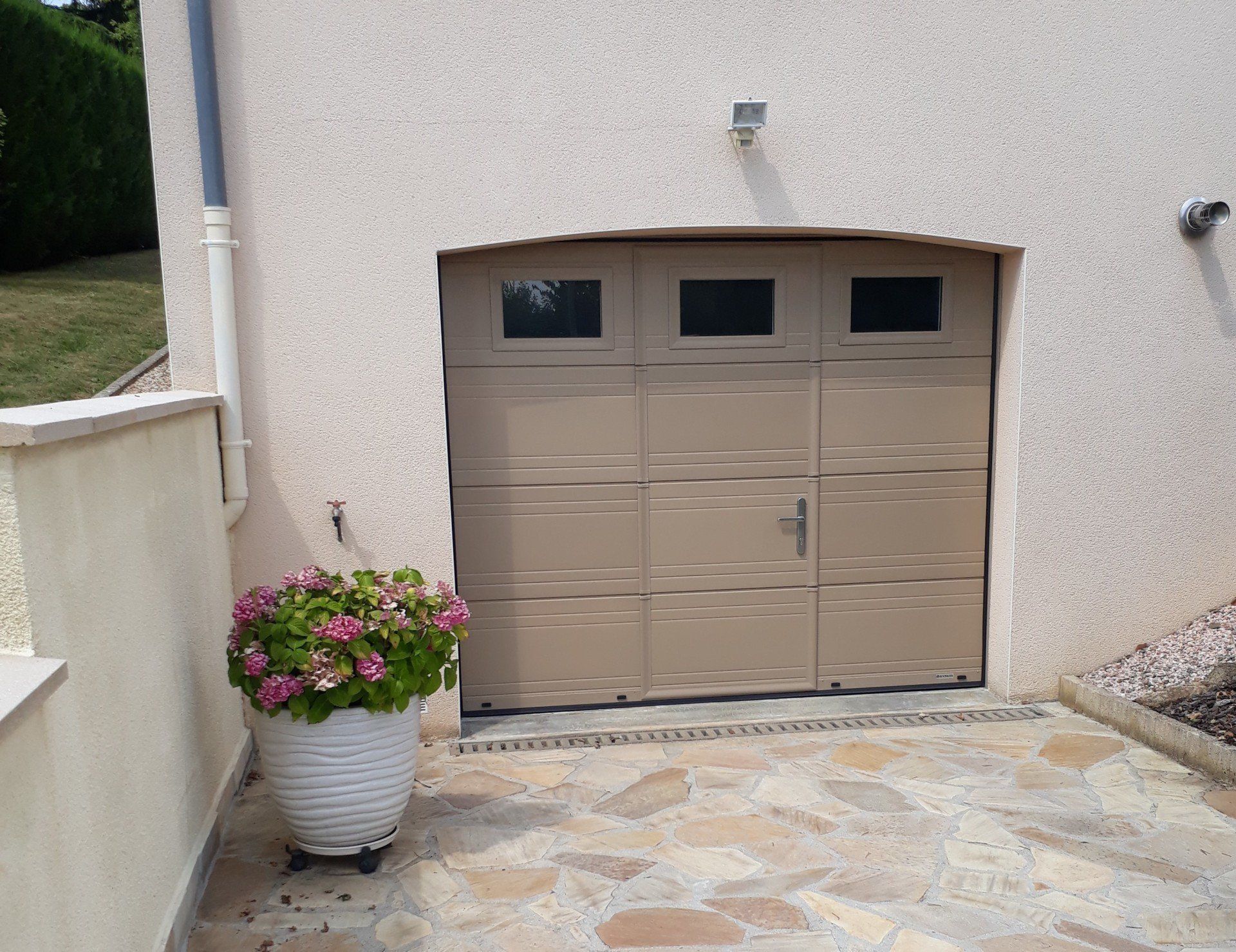 Porte de garage sectionnelle en acier