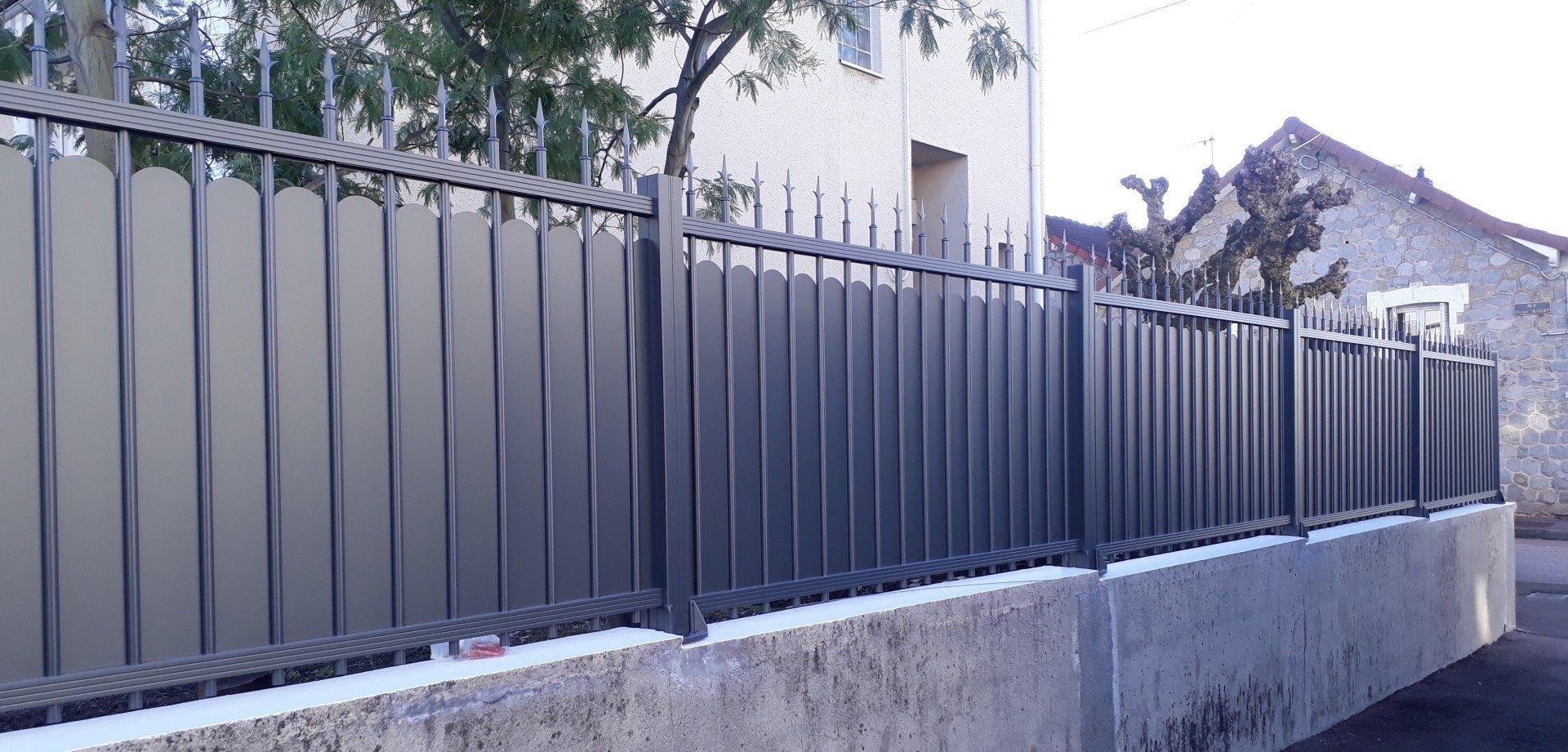 Clôture alu classique, bleu canon