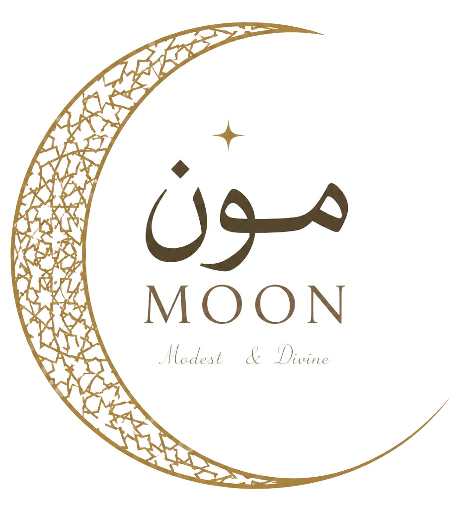 Logotipo de luna creciente dorada con texto árabe y la palabra “LUNA” sobre un fondo blanco.