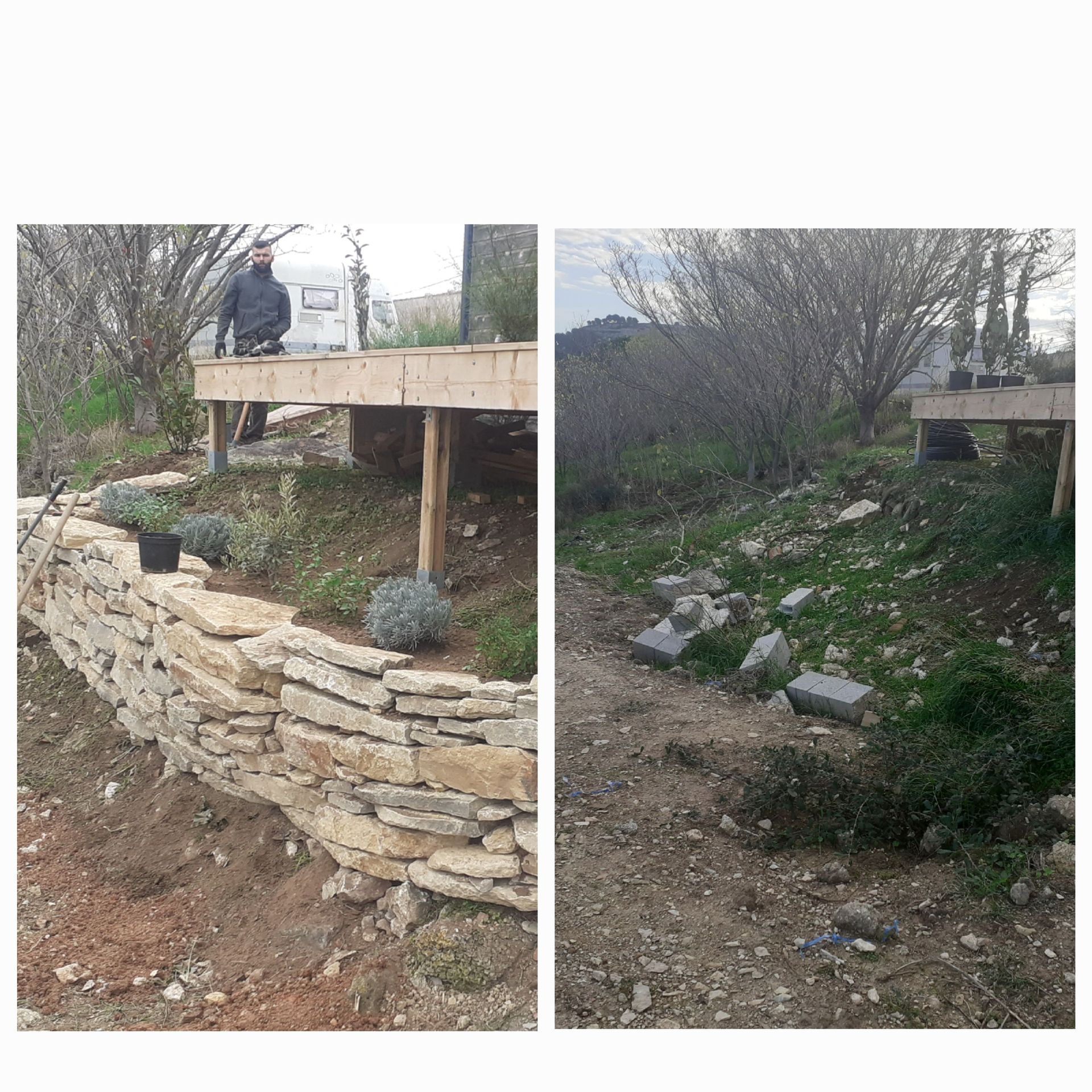Un homme se tient debout sur une terrasse en bois à côté d'un mur de pierre.