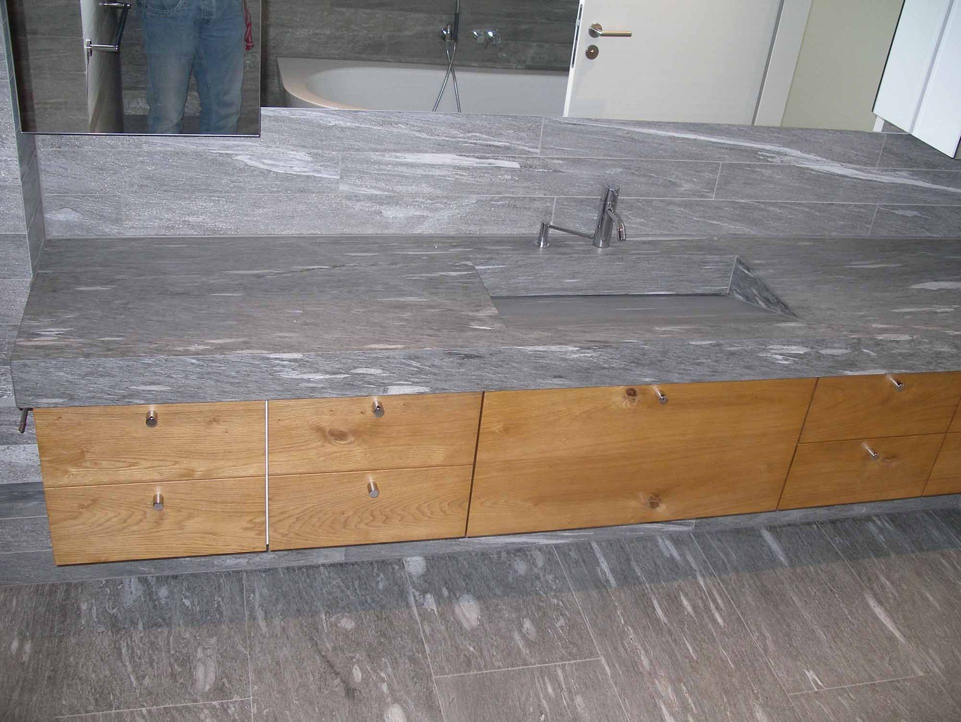 Plattenbeläge Badezimmer - Knobel AG - Schwanden