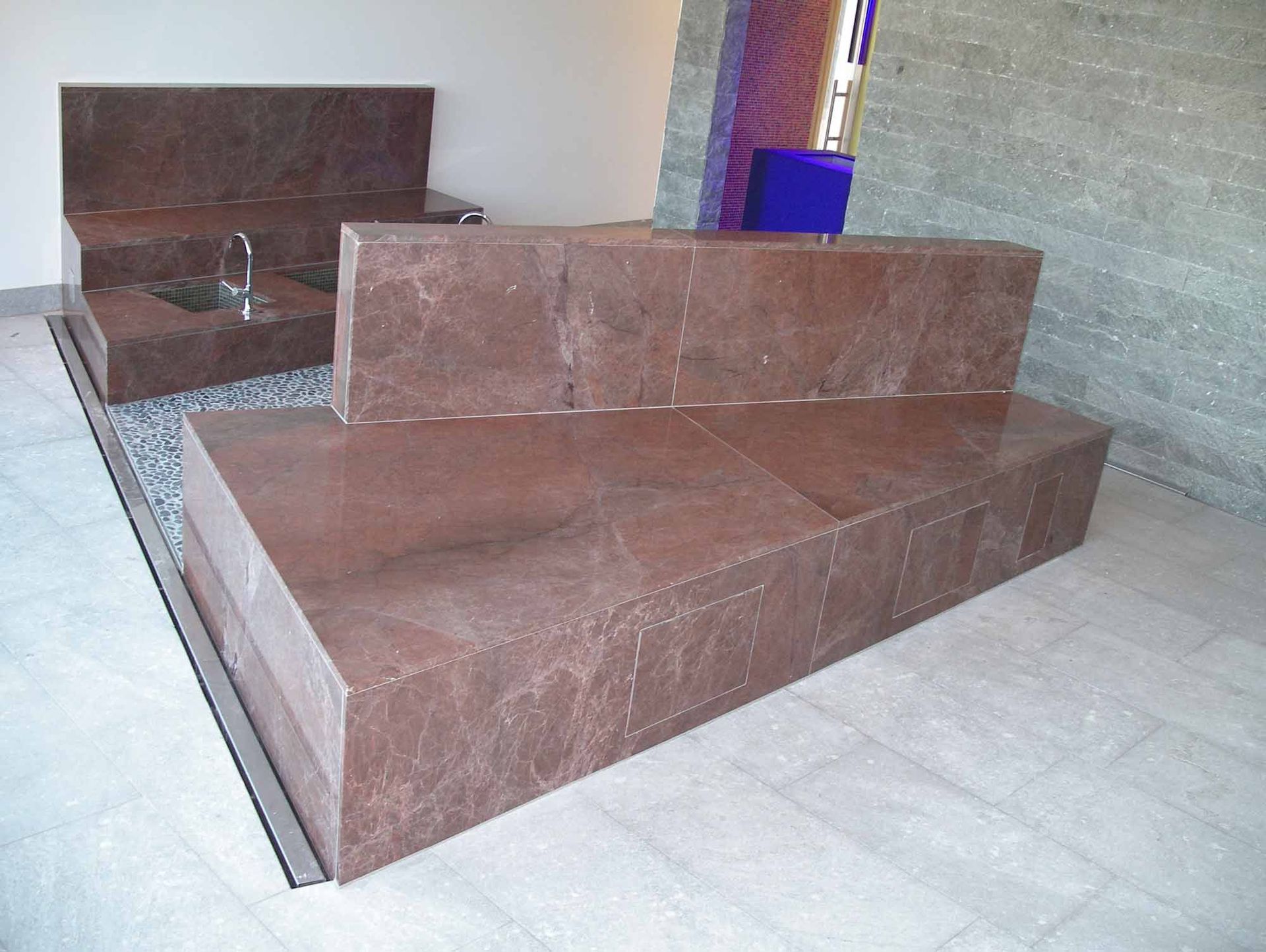 Saunalandschaft Plattenbelag- Knobel AG - Schwanden