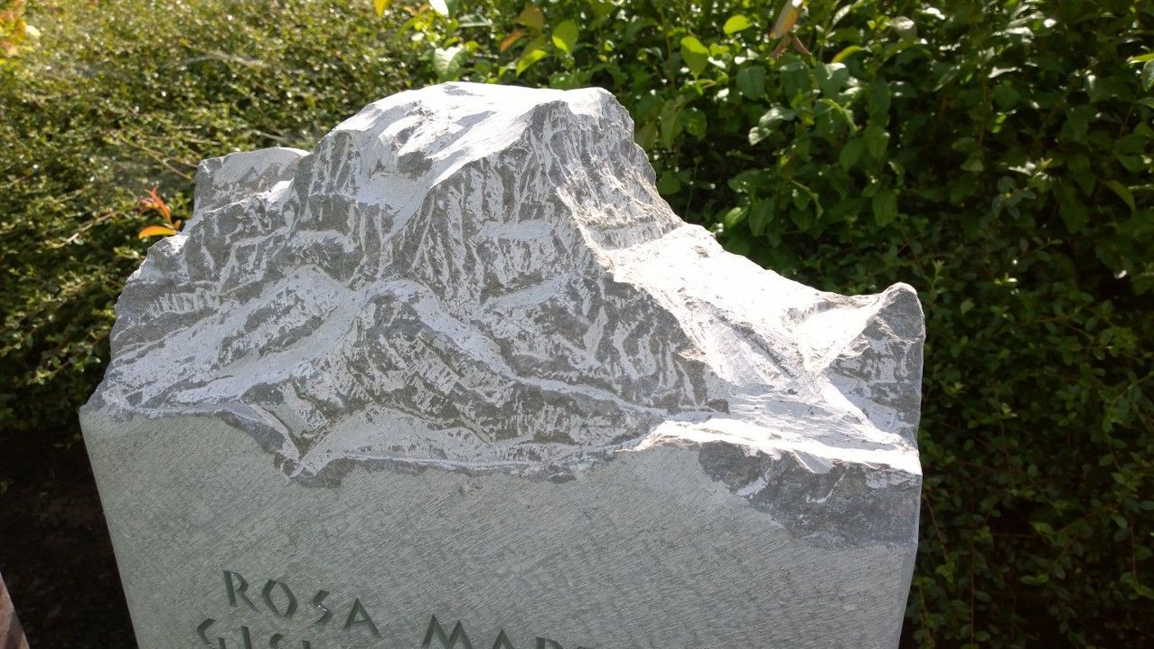 Grabmale aus Stein - Knobel AG - Schwanden