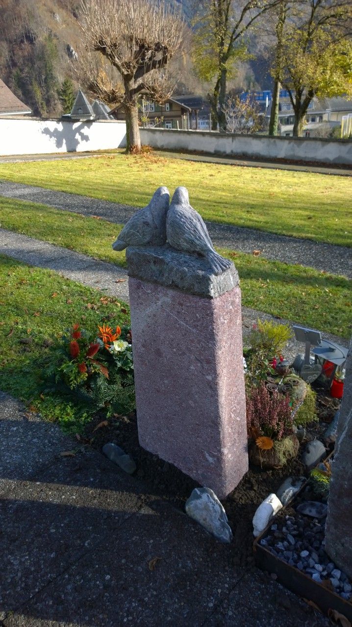 Grabmal - Knobel AG - Schwanden