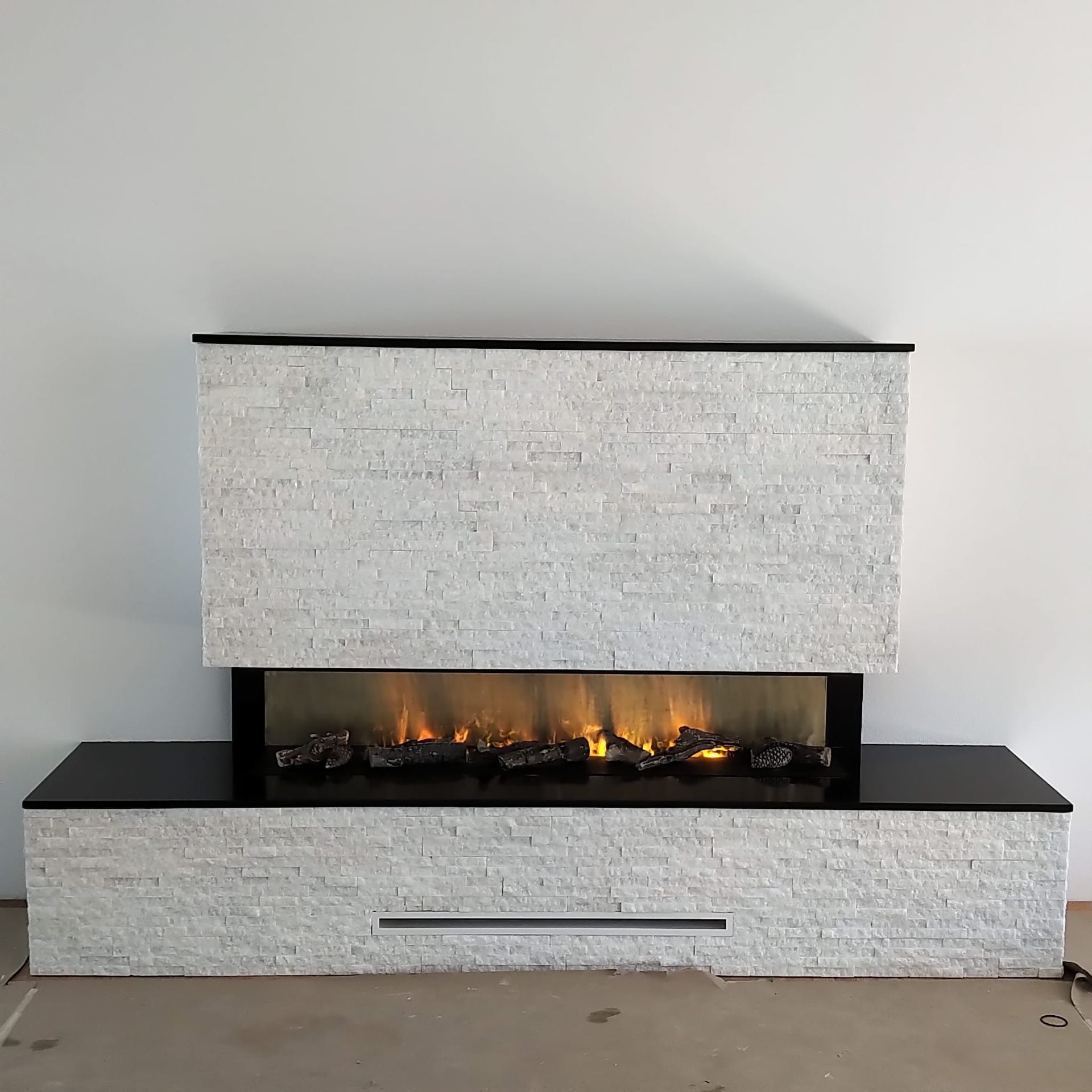 Kamin Cheminée - Knobel AG Naturstein & Keramik in Schwanden GL