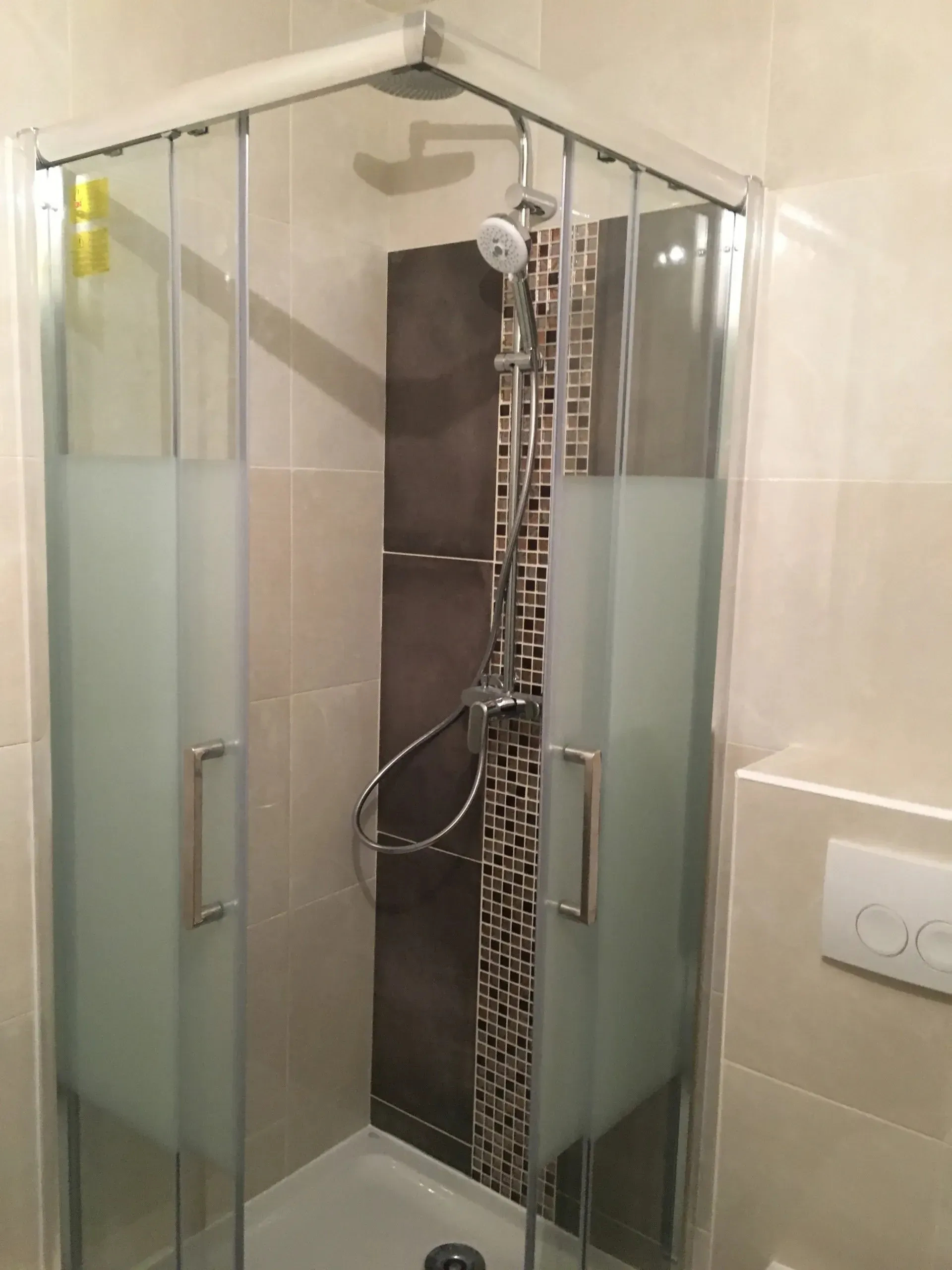 Pose des paroies de douche