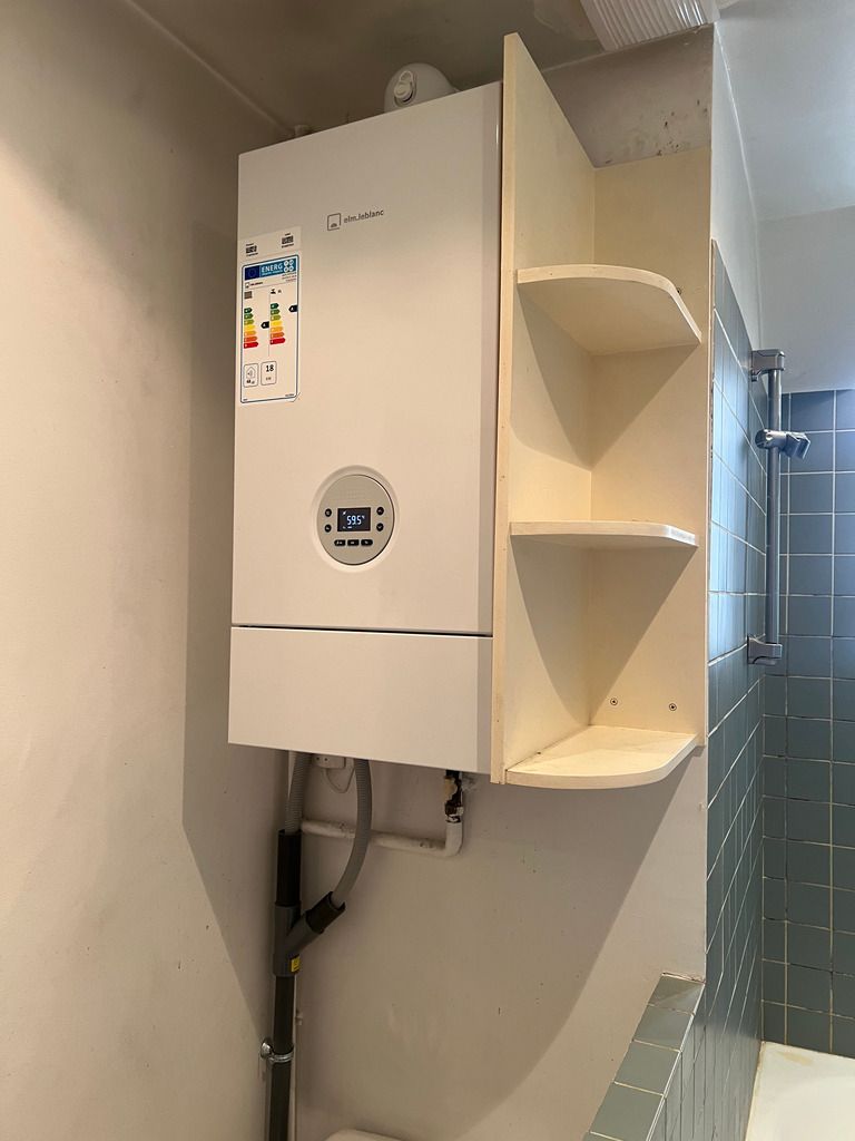 Pose étagère salle de bains